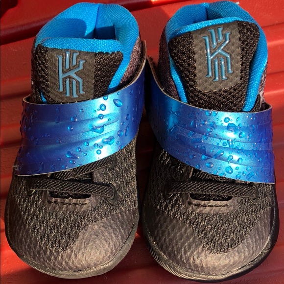 Baby Nike Kyrie 2s - Picture 2 of 6
